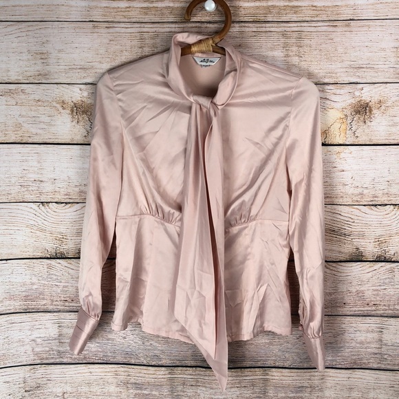 Light Pink button down with tie - Picture 1 of 3